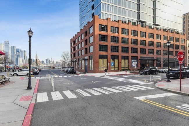 Primary Photo - 1425 Hudson St