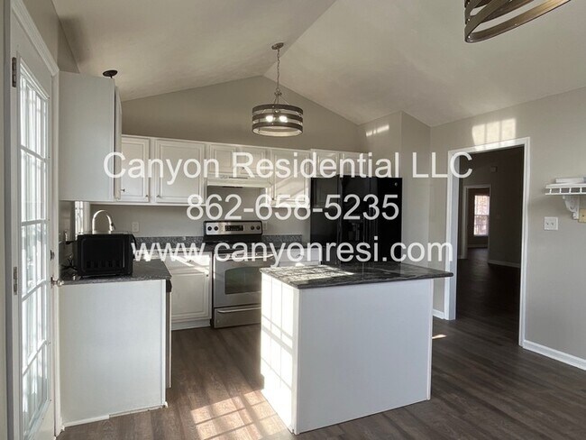 Building Photo - 461 Bedford Knoll Dr