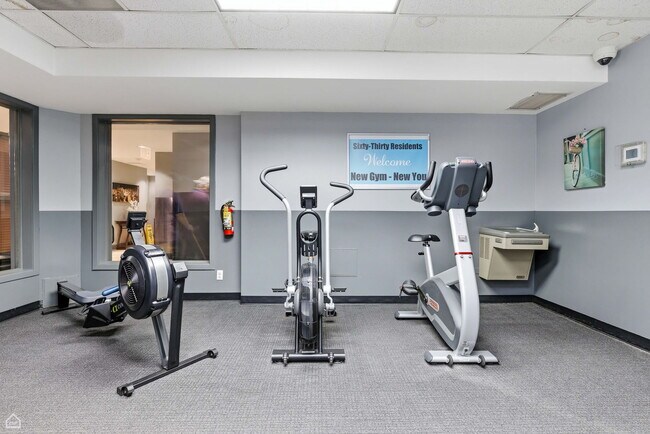 Building Photo - 6030 N Sheridan Rd