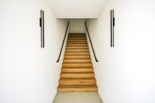 Building Photo - 5022 Cahuenga Blvd