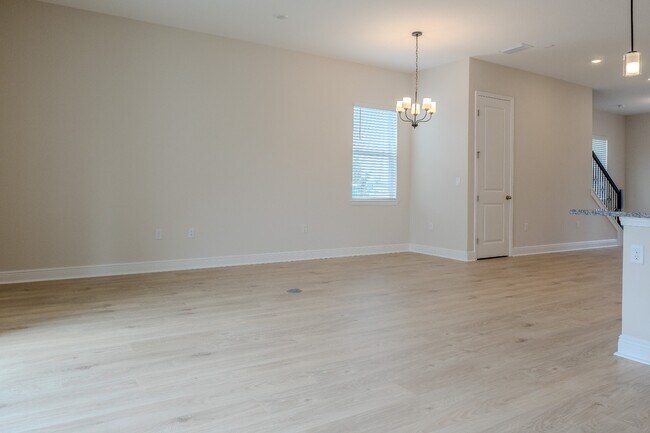Building Photo - 16705 Victoria Grv Aly
