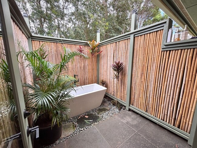 Building Photo - Peaceful 2.5-Acre Retreat | Furnished Mid-Term Rental