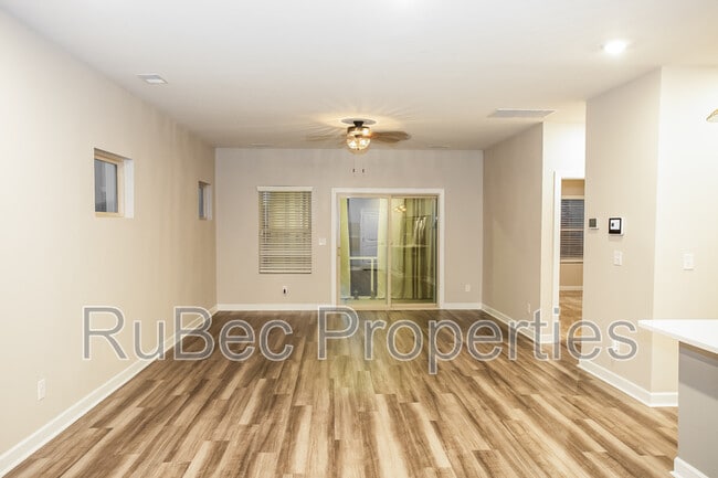 Building Photo - 2006 Red Ash Dr