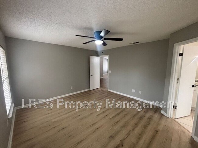 Building Photo - 1004 Stout Ct