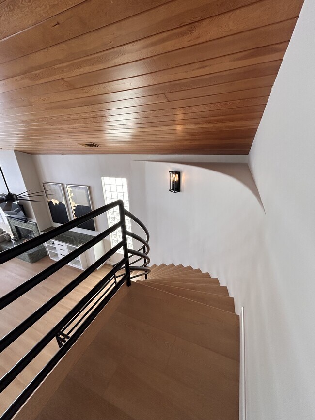 Building Photo - 3740 Ocean Dr