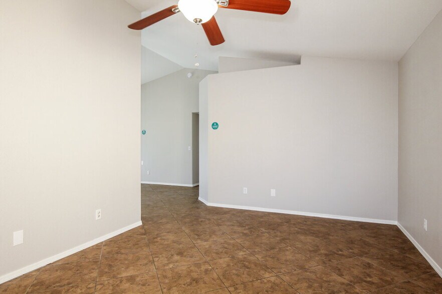 Building Photo - 11324 W Golden Ln