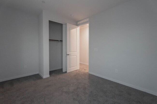 Building Photo - 11620 Desert Hollow Avenue