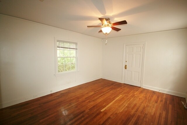Building Photo - Adorable Duplex Near 9th St!