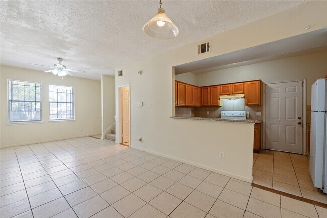 Building Photo - 6827 Dumble St