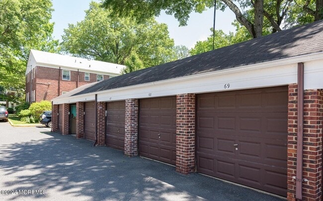 Building Photo - 155 Manor Dr