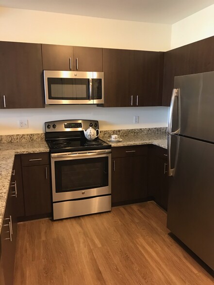 Stainless Steel Appliances - The Flats at 520