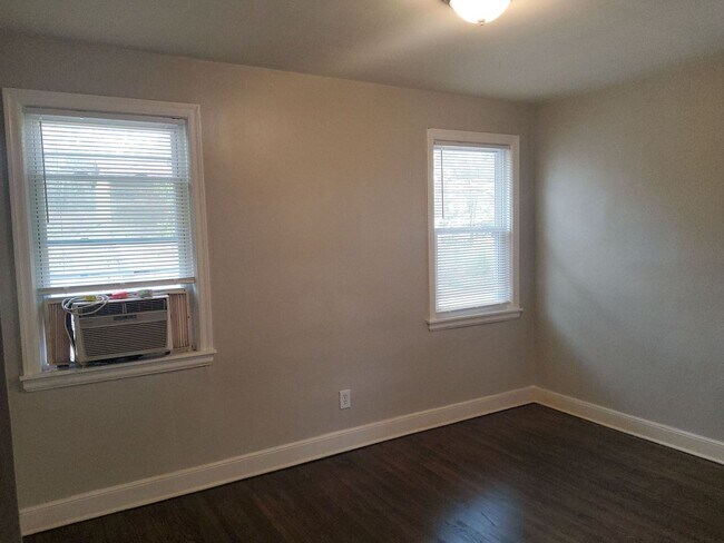 Building Photo - 157 Roberta Dr