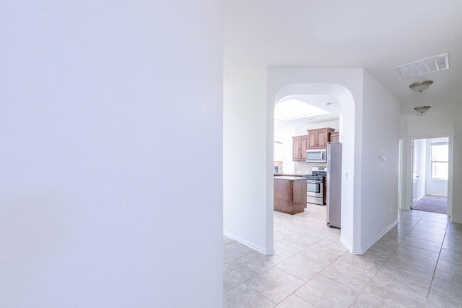 Building Photo - 4 Bedroom 2 Bathroom Ready to rent April 1st, 2026