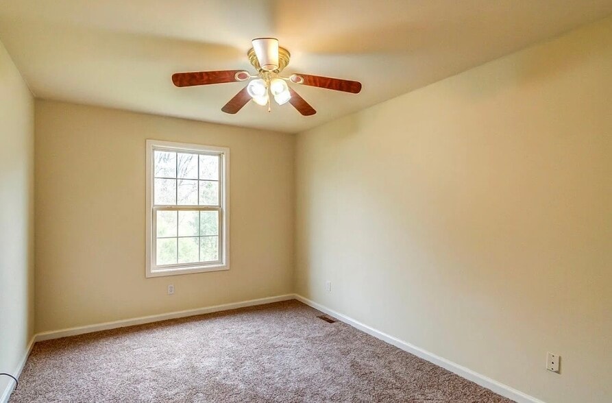 Building Photo - 578 Hampton Way