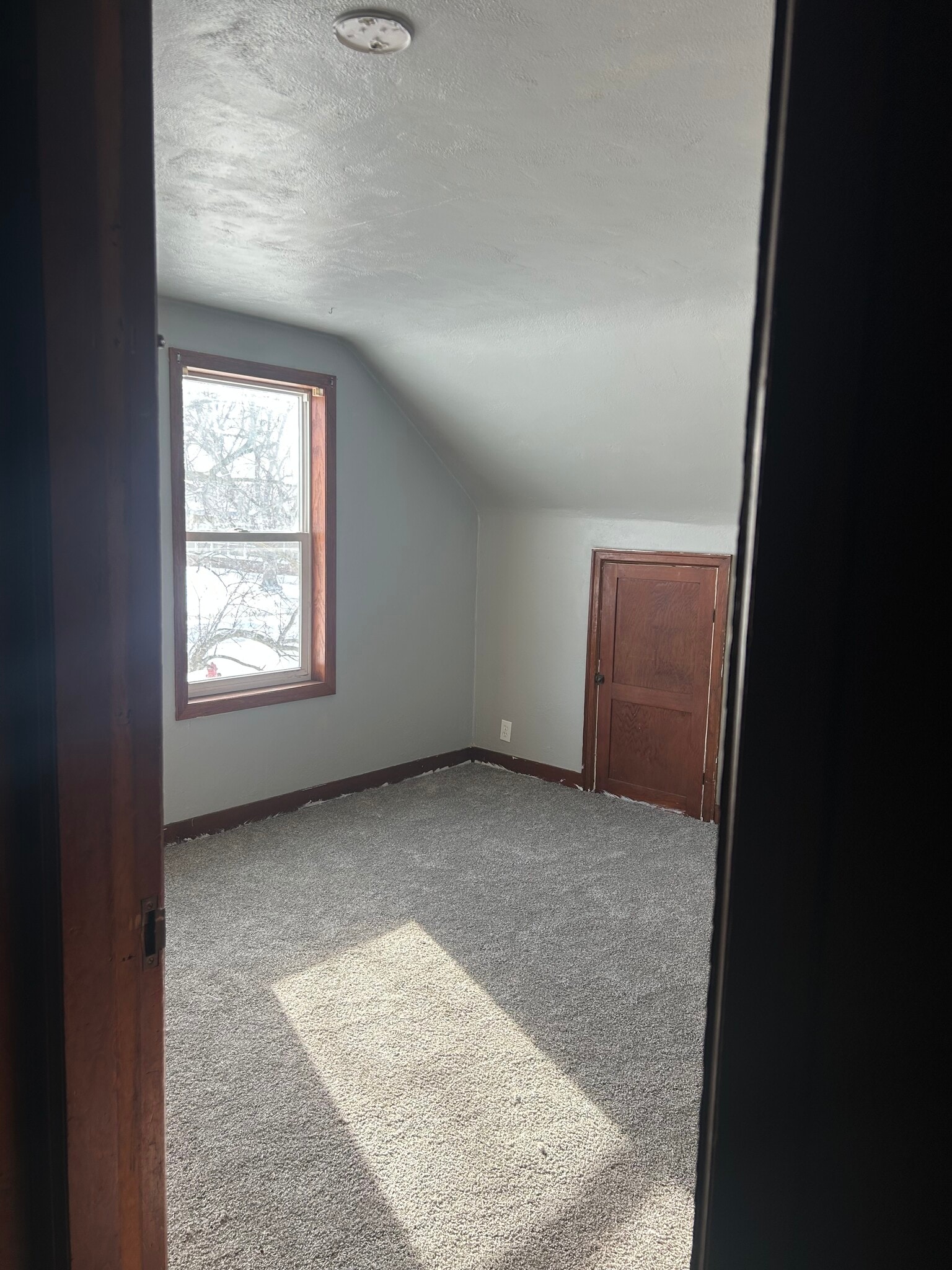 Building Photo - 214 S 4th Ave E