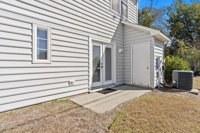 Building Photo - 321 S Kerr Ave