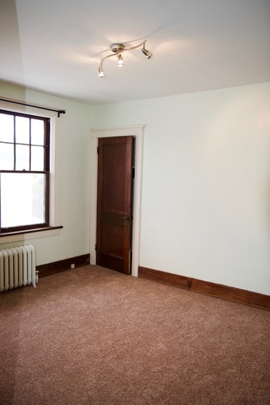 Building Photo - 9 Dinsmore Ave