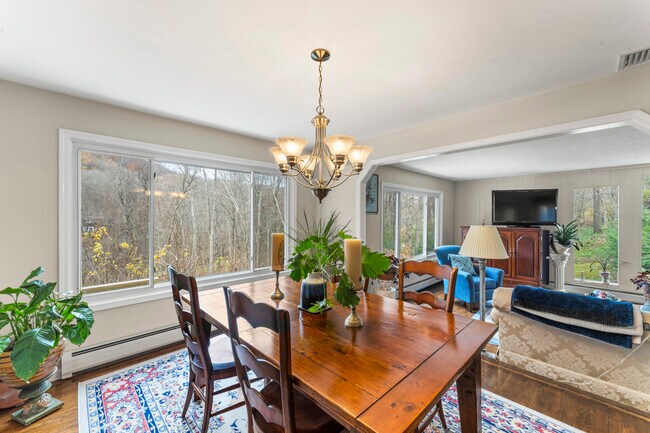 Building Photo - 8 Glenview Dr