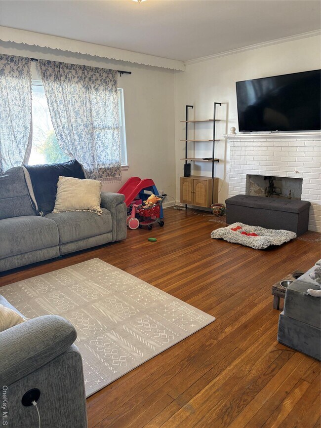 Building Photo - 344 E Penn St