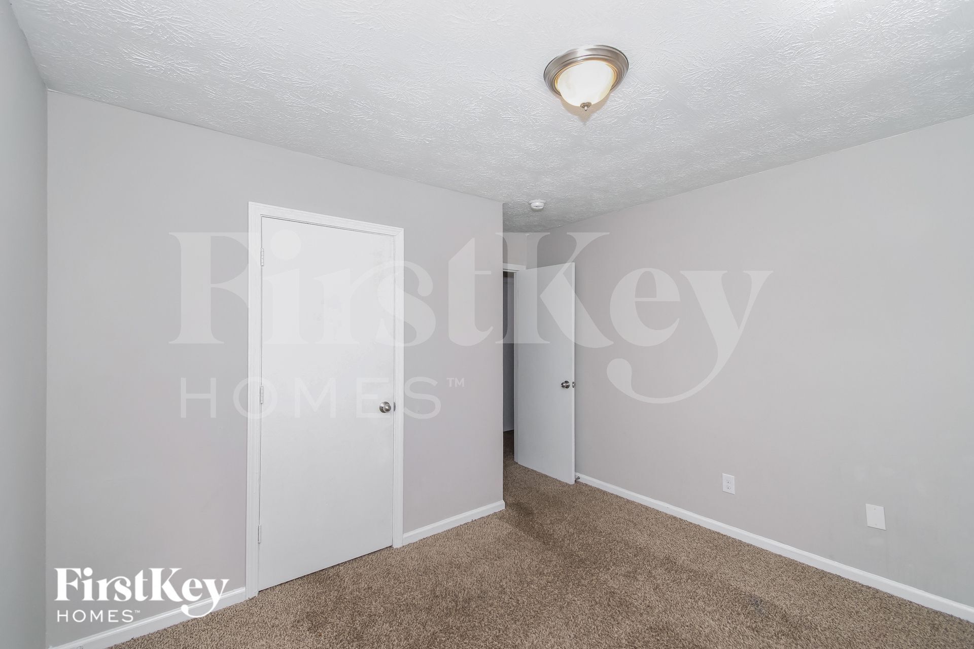 Building Photo - 1648 Olde Oak Dr