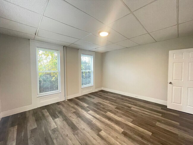 Building Photo - 325 Amherst St