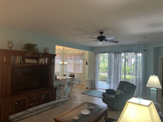 Building Photo - FURNISHED/TURNKEY 2+Den, 2 bath 1 car garage 1st floor condo in River Hall