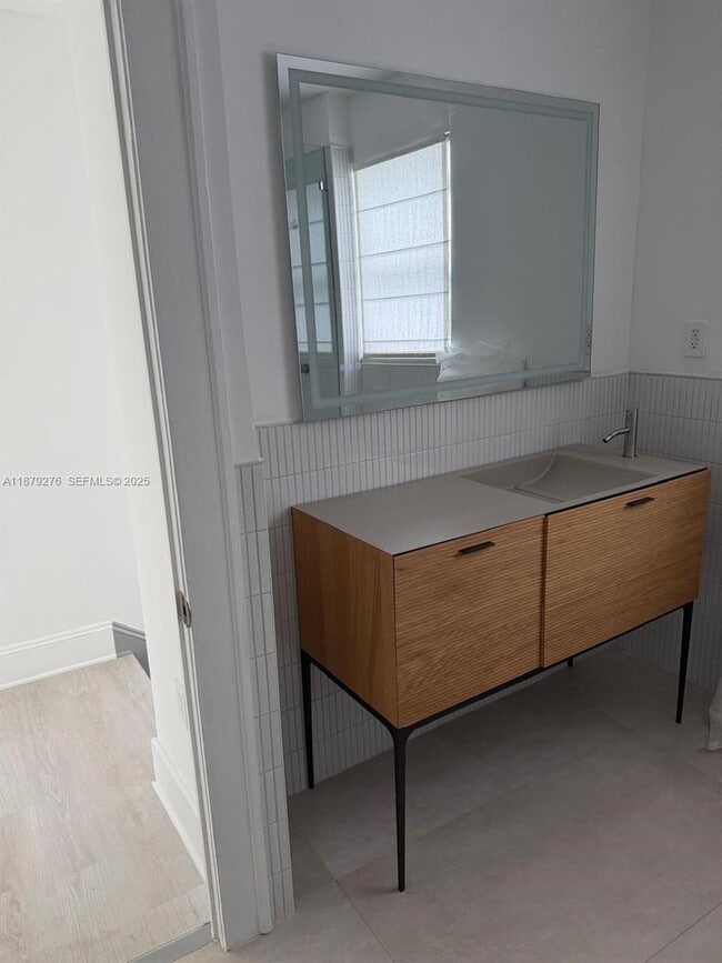 Building Photo - 177 NE 44th St