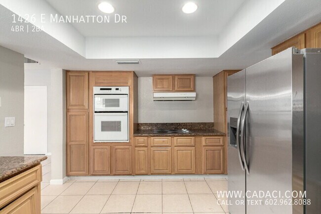 Building Photo - 1426 E Manhatton Dr