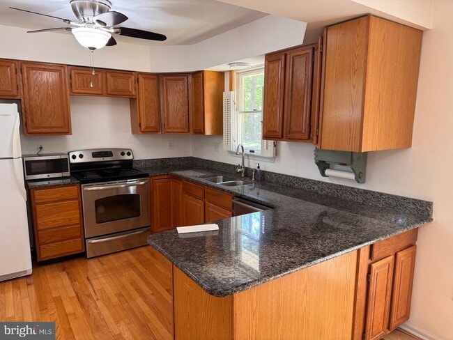 Building Photo - 33178 Woodland Ct N