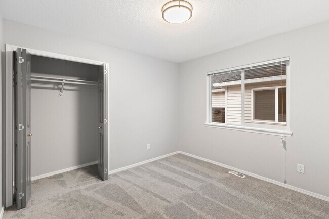 Building Photo - BETHANY 5 bedroom 3 full bath- Beaverton School District- Nike