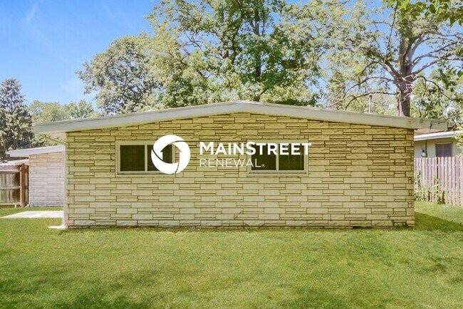 Building Photo - 3 Bedroom Pet-Friendly Home in FLORISSANT, MO with Main Street Renewal