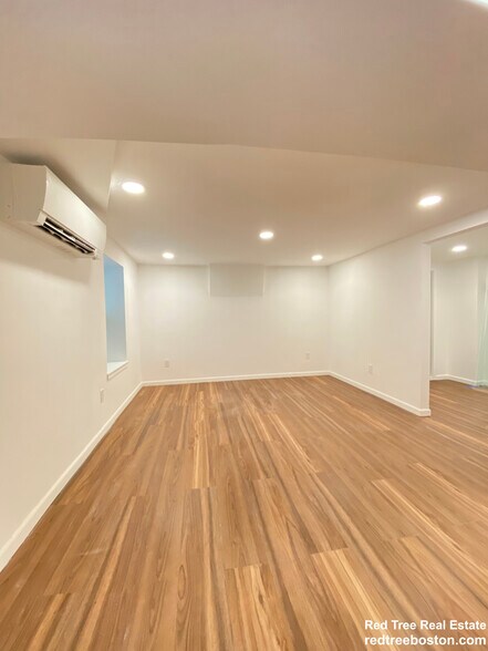 Building Photo - 688 Parker St