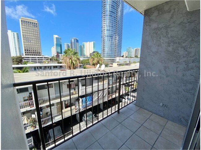 Building Photo - pii725