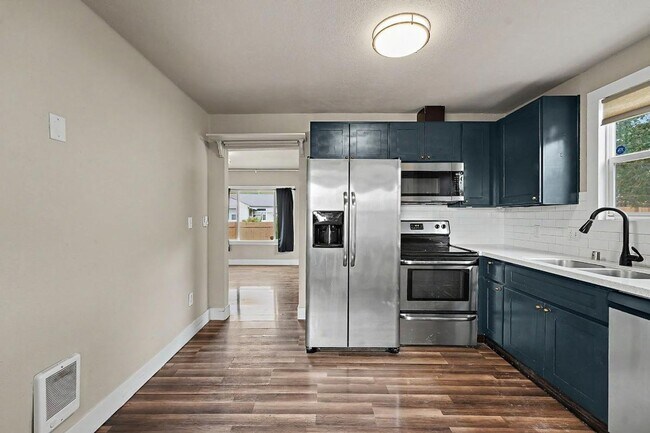 Building Photo - 14917 W Thorne Ln SW