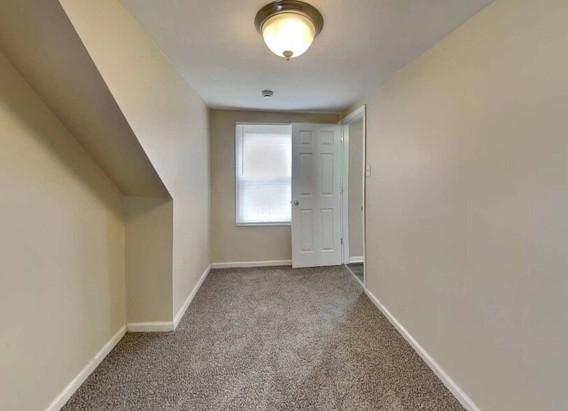 Building Photo - 9308 Nordica Ave