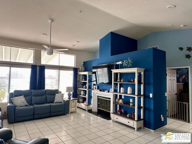 Building Photo - 9939 Vía Real