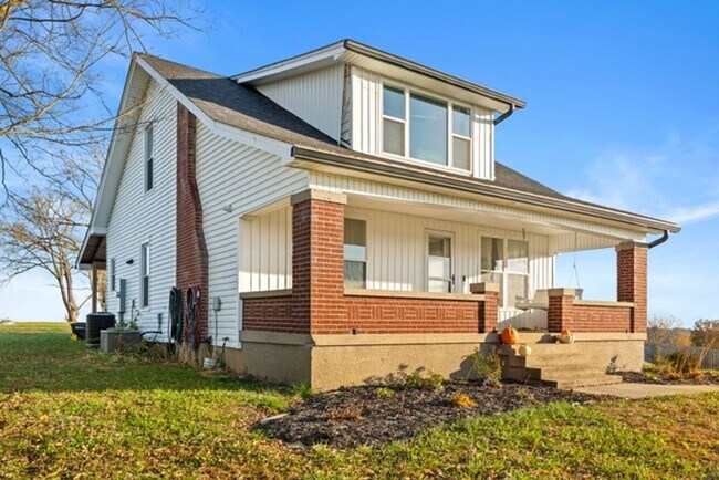 Building Photo - Furnished Country Home For Rent