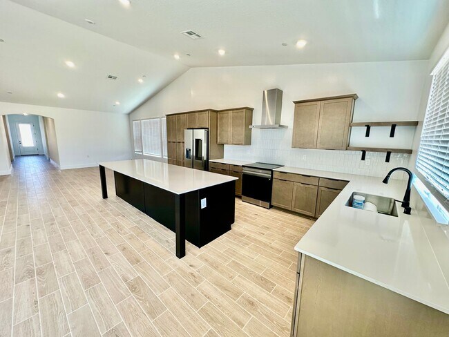 Building Photo - 5-Bedroom Lennar in Riverstone Community