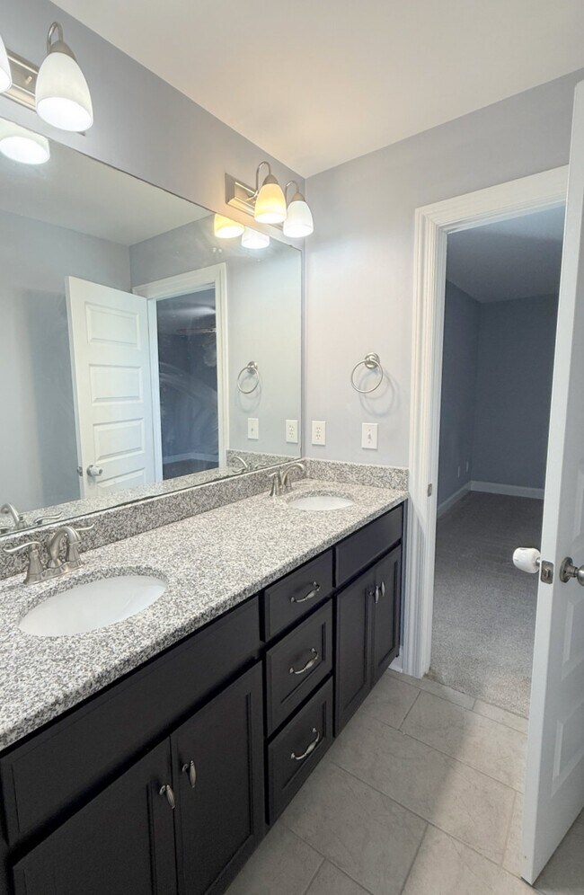 Building Photo - 218 Woodgrove Dr NW