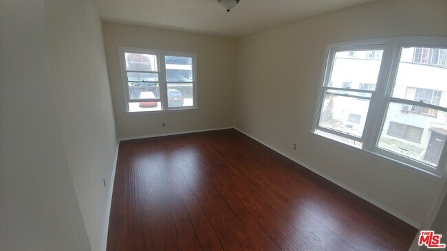 Building Photo - 4106 Rosewood Ave