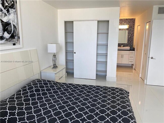 Building Photo - 2101 S Ocean Dr