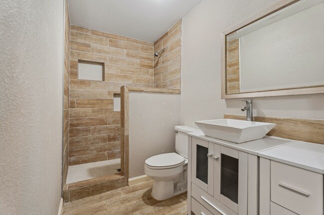 Building Photo - 6414 Crestridge St