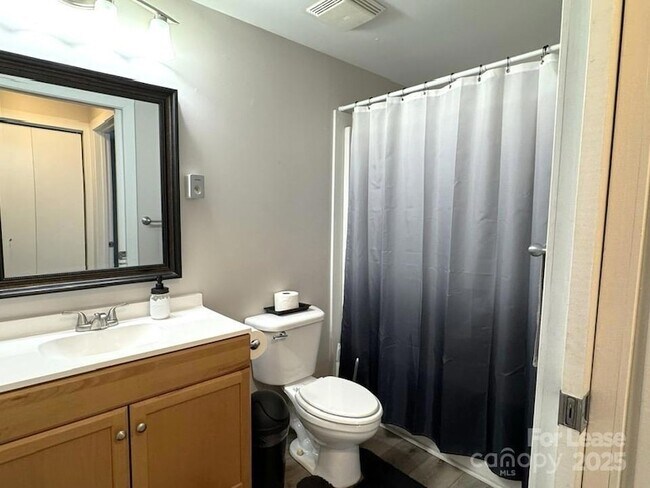 Building Photo - 715 N Church St