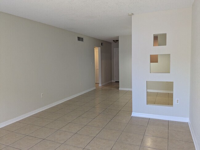 Building Photo - First Floor One Bedroom Condo in Metro at Michigan Park