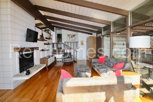 Building Photo - 8830 Mariposa St