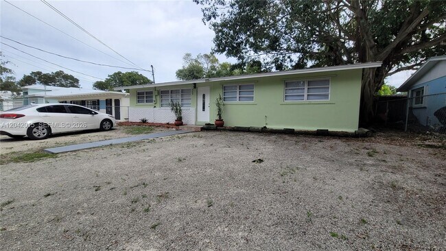 Building Photo - 664 Colson Dr
