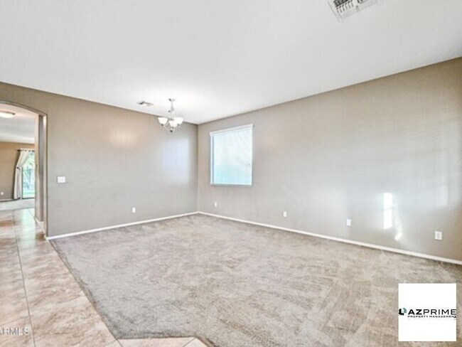 Building Photo - Gorgeous 4 bedroom