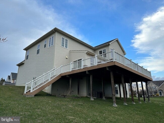 Building Photo - 605 Sunflower Cir