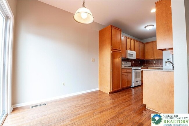 Building Photo - 11 Cobblestone Dr