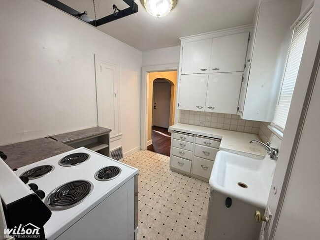 Building Photo - 211 S 16th Ave